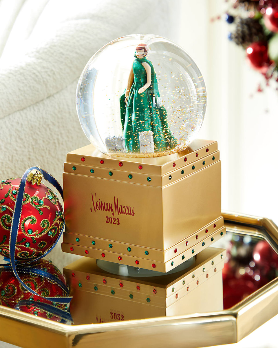 Fashionista Snow Globe 2023